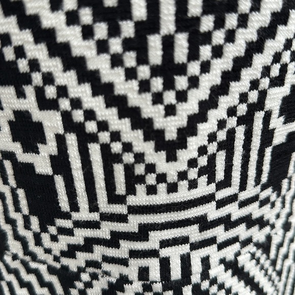 Nicole Miller Knit Vest - Picture 3 of 4